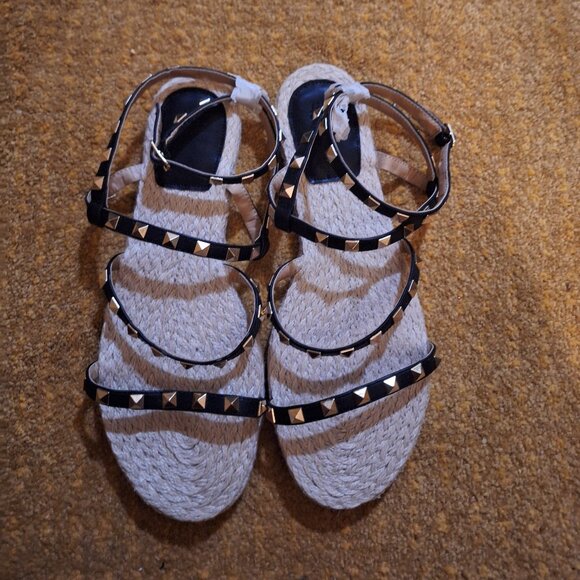 H&M SANDALS.NEW. - Picture 1 of 4